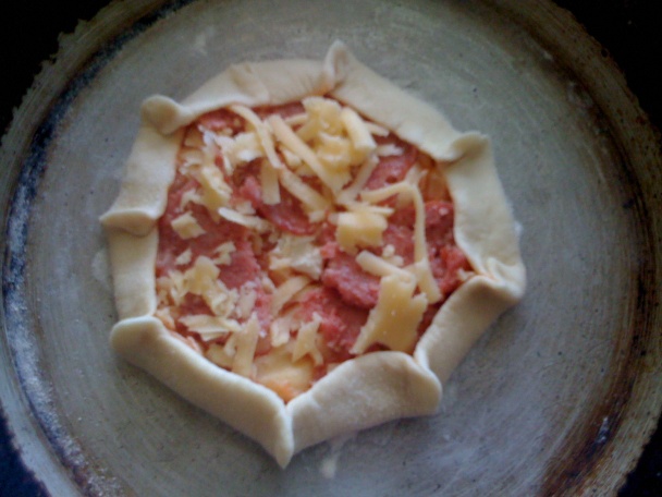 Domáca pizza so syrovými okrajmi - obrázok 4