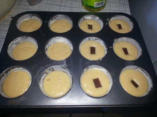 Muffiny s čokoladovým prekvapením a kokosové muffiny - obrázok 2