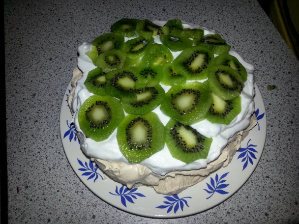 Pavlová torta s kivi - obrázok 7