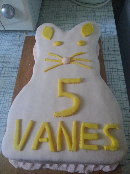 Torta pre Vanes v tvare zajačika - obrázok 6