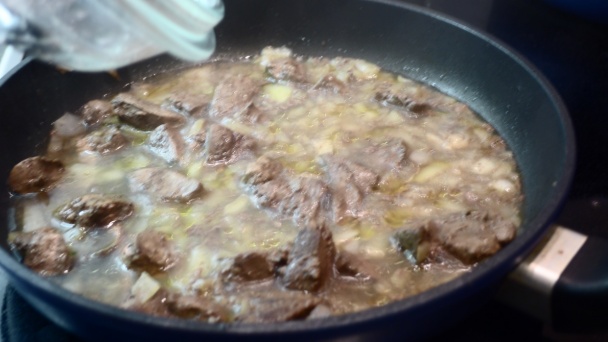 Morčacia pečeň s jablkovým pyré a zeleninou - obrázok 3