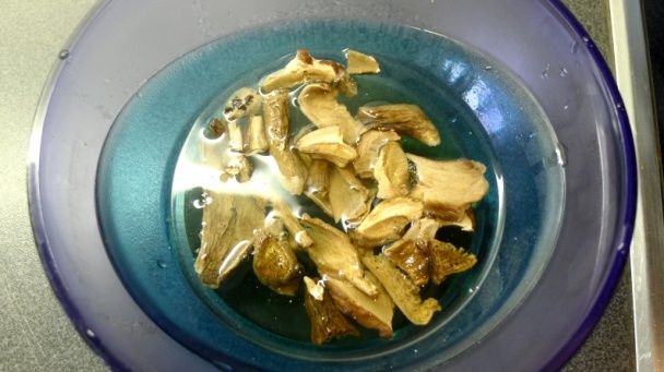 Hubová omáčka na cestoviny - obrázok 2