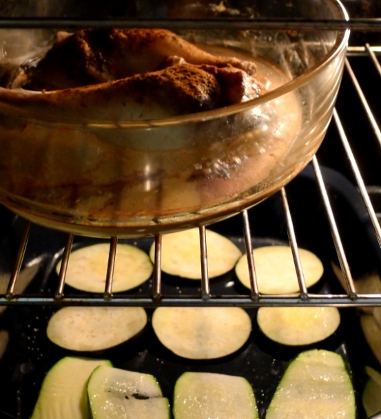 Pečené kuracie stehná v medovej šťave s petržlenovými knedličkami - obrázok 5