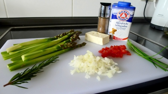 Zelená špargľa v smotanovej feta omáčke - obrázok 1