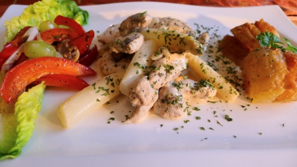 Kuracie mäso so špargľou, zemiakmi a parmezánom (fotorecept) - obrázok 8