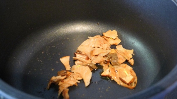 Ryža s hubami, špargľou a sušenými paradajkami (fotorecept) - obrázok 2