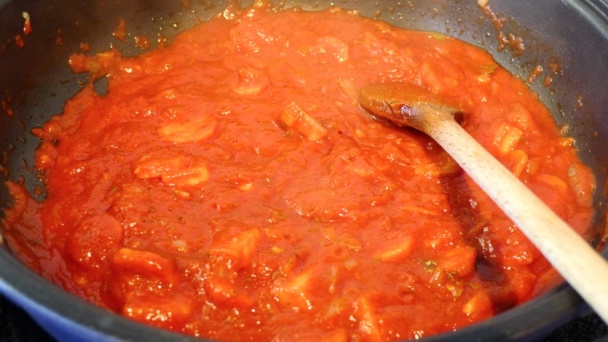 Paradajkovo-tuniaková omáčka na cestoviny (fotorecept) - obrázok 3