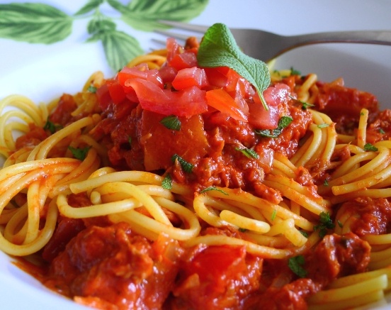 Paradajkovo-tuniaková omáčka na cestoviny (fotorecept) - obrázok 5