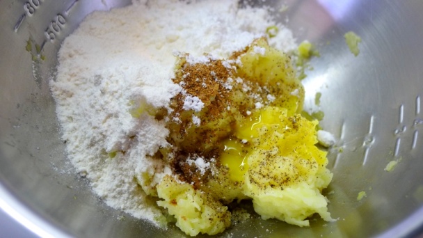 Zemiakové knedličky s kuracím mäsom (fotorecept) - obrázok 6