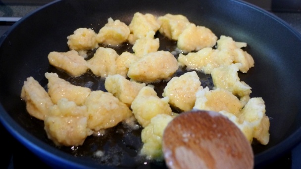 Zemiakové knedličky s kuracím mäsom (fotorecept) - obrázok 9