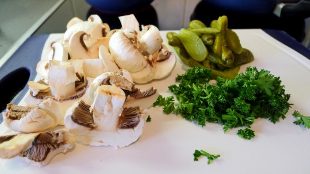 Morčacie mäso na šampiňónoch a uhorkách (fotorecept) - obrázok 1