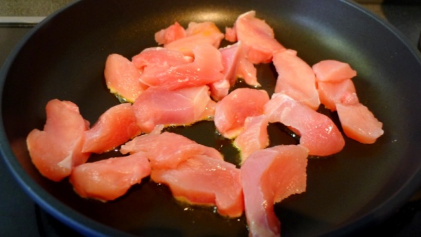 Morčacie mäso na šampiňónoch a uhorkách (fotorecept) - obrázok 2