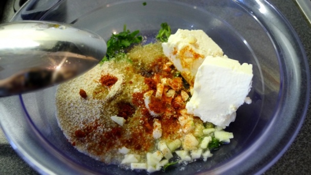 Korenisté morčacie medailónky s feta plnkou - obrázok 1