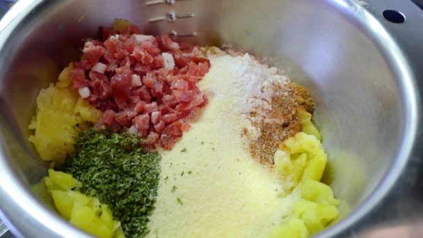 Zemiakové knedlíky s krémovou omáčkou a kuriatkami (fotorecept) - obrázok 1