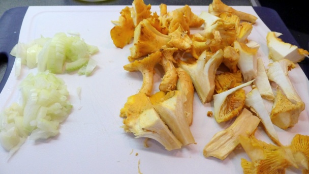 Zemiakové knedlíky s krémovou omáčkou a kuriatkami (fotorecept) - obrázok 4