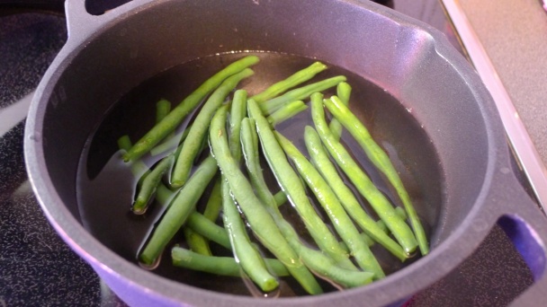 Cestoviny s kuriatkami, fazuľkami a paradajkami (fotorecept) - obrázok 1