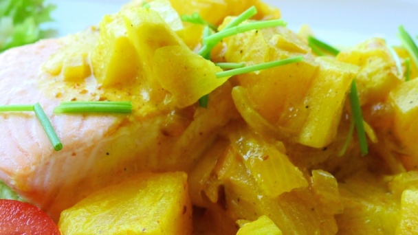 Losos s curry omáčkou, cuketou a ananásom (fotorecept) - obrázok 5