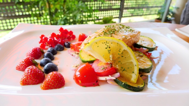 Pečený losos na letnej zelenine (fotorecept) - obrázok 8