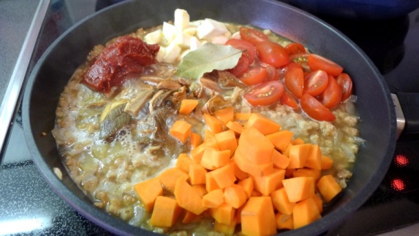 Cestoviny s paradajkovo-zeleninovou omáčkou so sójou (fotorecept) - obrázok 6