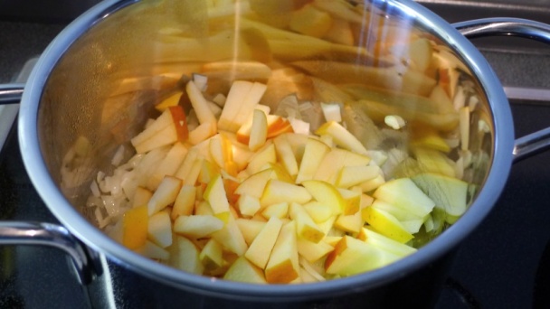 Krevety s jablkovo-cibuľovým kuskusom s mätou (fotorecept) - obrázok 2