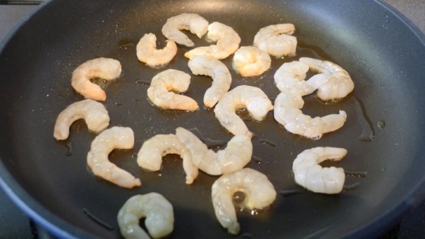 Krevety s jablkovo-cibuľovým kuskusom s mätou (fotorecept) - obrázok 5