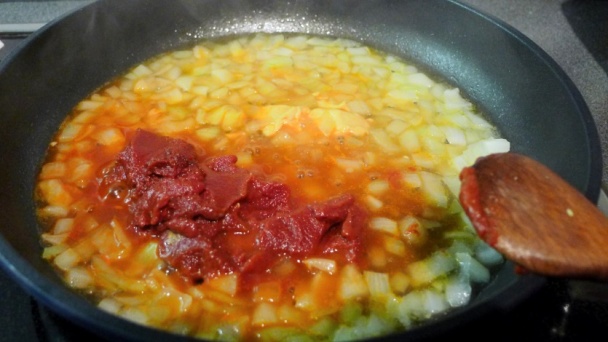 Slaný koláč s tofu, paradajkami, bazalkou a syrom (fotorecept) - obrázok 3