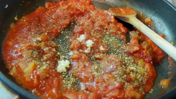 Slaný koláč s tofu, paradajkami, bazalkou a syrom (fotorecept) - obrázok 4