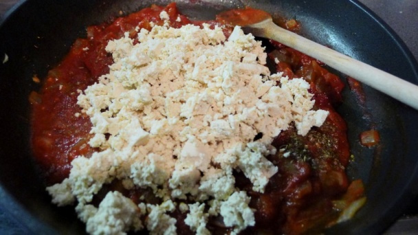 Slaný koláč s tofu, paradajkami, bazalkou a syrom (fotorecept) - obrázok 5