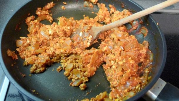 Slaný koláč s tofu, paradajkami, bazalkou a syrom (fotorecept) - obrázok 6