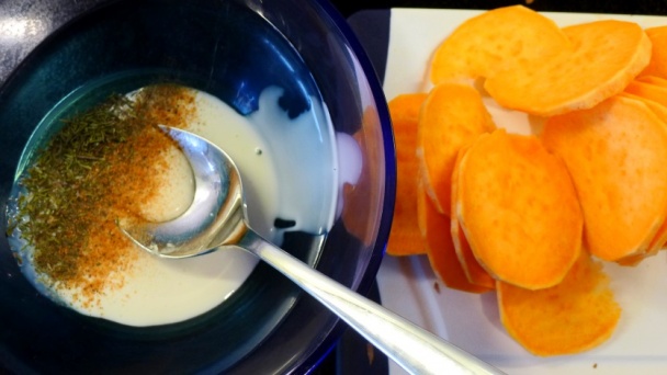 Mandľový slaný koláč s bylinkovými sladkými zemiakmi (fotorecept) - obrázok 3