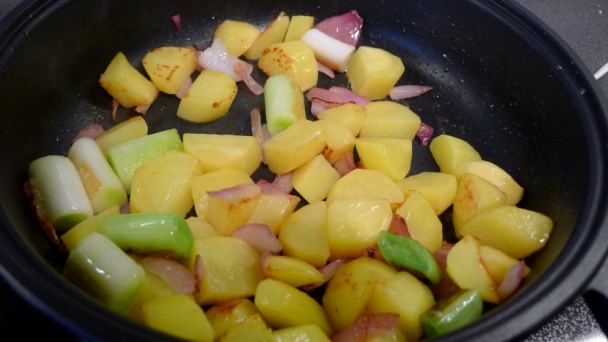 Cibuľové zemiaky na bielom víne (fotorecept) - obrázok 1