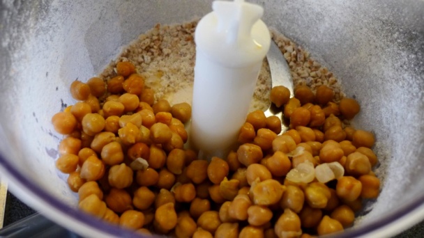 Čokoládový koláč s cícerom a pekanovými orechmi (fotorecept) - obrázok 4