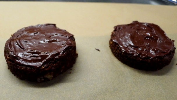 Čokoládový koláč s cícerom a pekanovými orechmi (fotorecept) - obrázok 9