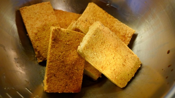 Tofu obalené v mandliach s pekanovou omáčkou (fotorecept) - obrázok 3