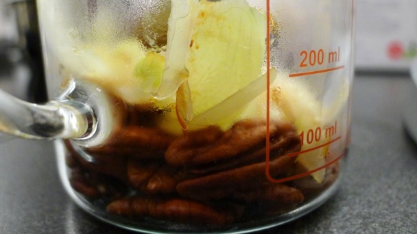 Tofu obalené v mandliach s pekanovou omáčkou (fotorecept) - obrázok 7