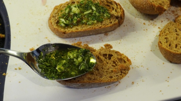 Cesnakové pečivo ako príloha (fotorecept) - obrázok 3