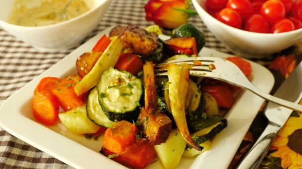 Pečené tofu so zeleninou a mandľovým dipom (fotorecept) - obrázok 5