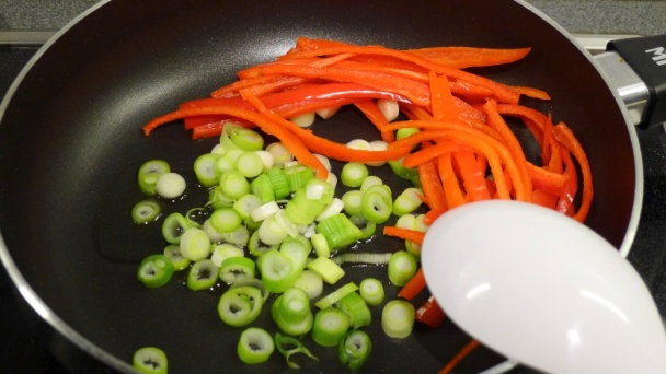 Tofu s paprikou a mladou cibuľkou (fotorecept) - obrázok 2