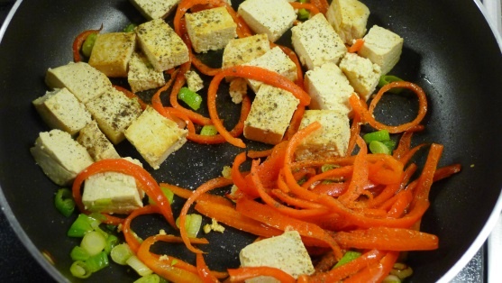 Tofu s paprikou a mladou cibuľkou (fotorecept) - obrázok 4