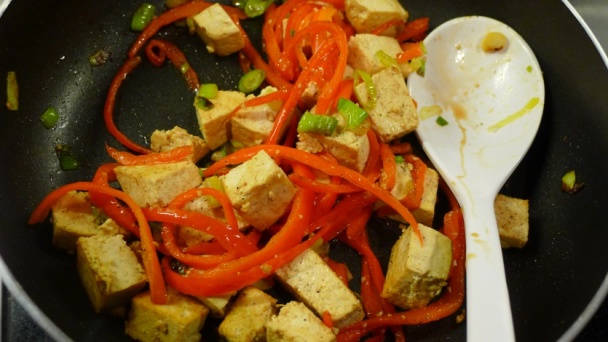 Tofu s paprikou a mladou cibuľkou (fotorecept) - obrázok 6
