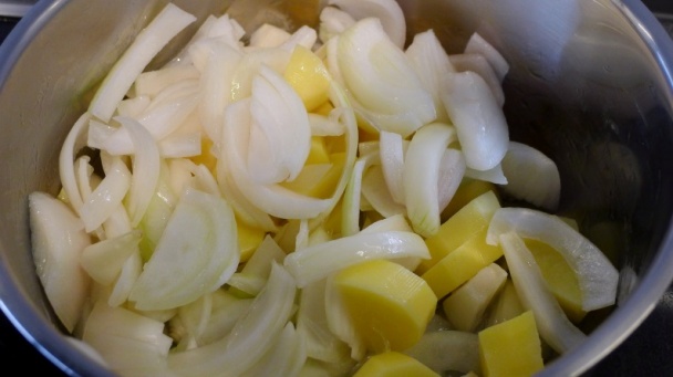 Cibuľovo-zemiaková polievka (fotorecept) - obrázok 2