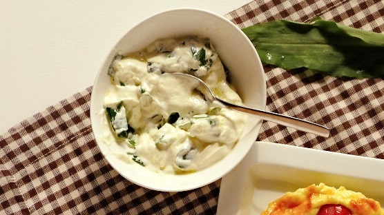 Špargľový slaný koláč s medvedím tvarohom - obrázok 1