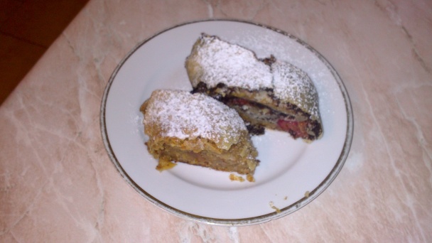 Domáca ťahaná štrúdľa s dvomi plnkami - obrázok 5