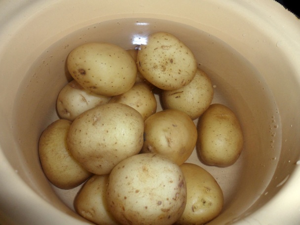 Zemiakový šalát s čerstvým feniklom a medovo-horčicovým dressingom  (fotorecept) - obrázok 1