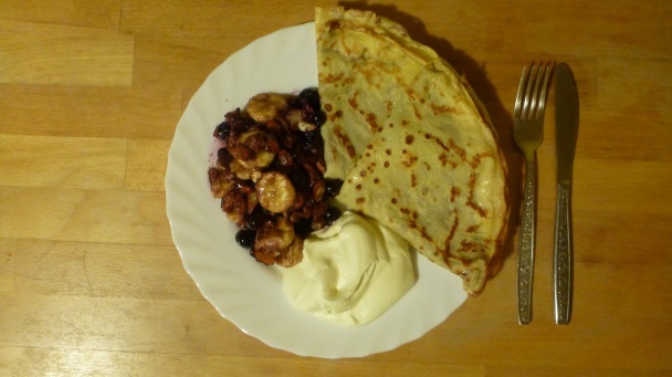 Palacinky s Nutellou, restovaným ovocím a mandľami - obrázok 6