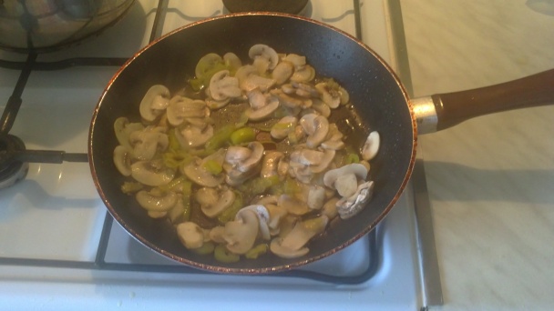 Kuracie prsia zapekané so šampiňónmi a špargľou - obrázok 1