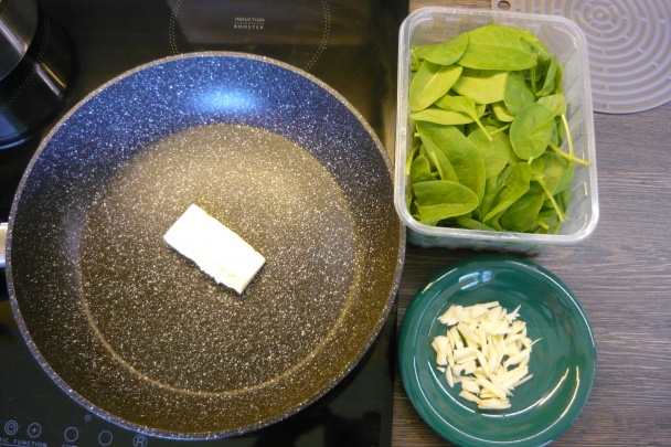 Špagety so špenátom a slaninovými chipsami - obrázok 1