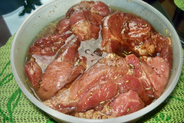 Chlebový bochník plnený syrom s pečenou krkovičkou (fotorecept) - obrázok 1