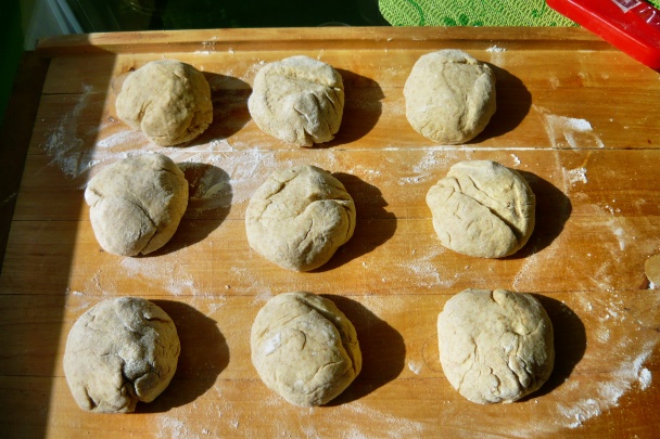 Kysnuté špaldové rožky s údeným syrom (fotorecept) - obrázok 4