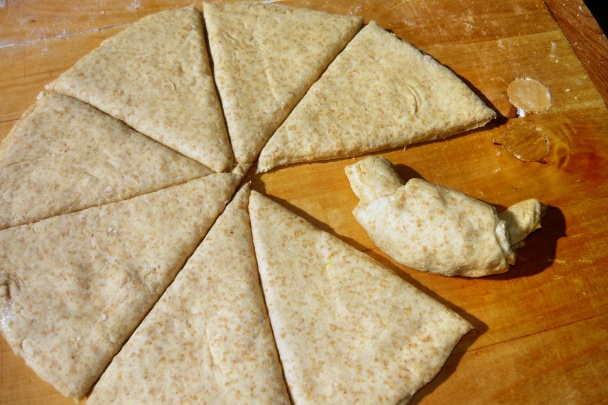 Kysnuté špaldové rožky s údeným syrom (fotorecept) - obrázok 6